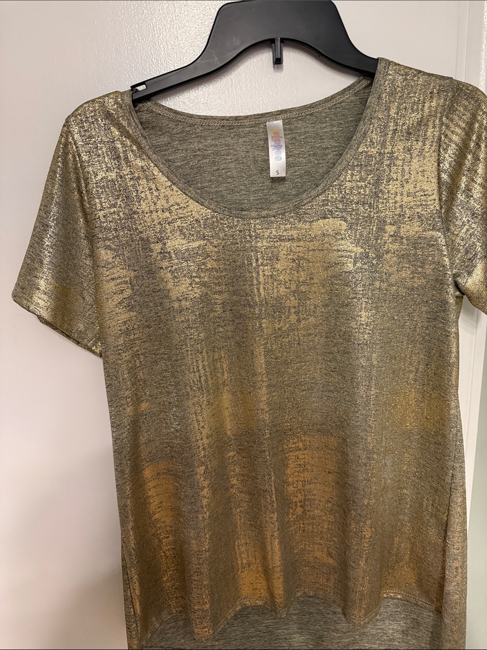 LuLaRoe Metallic Gold Short Sleeve Scoop Neck Tee